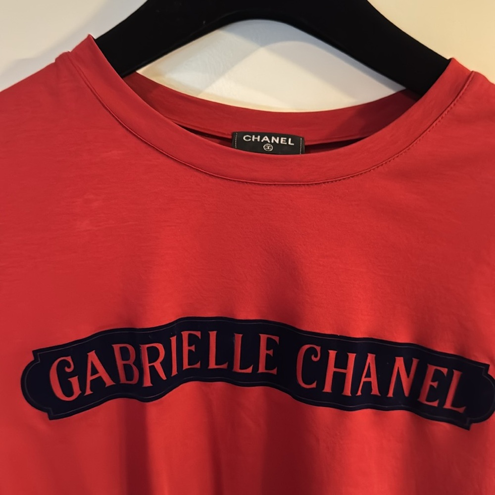 Pre-owned Authentic Chanel tee size 36
